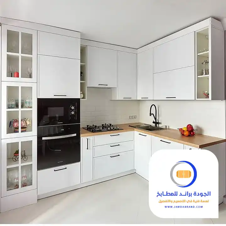 مطابخ المنيوم ابيض مع رخام خشابي بالرياض